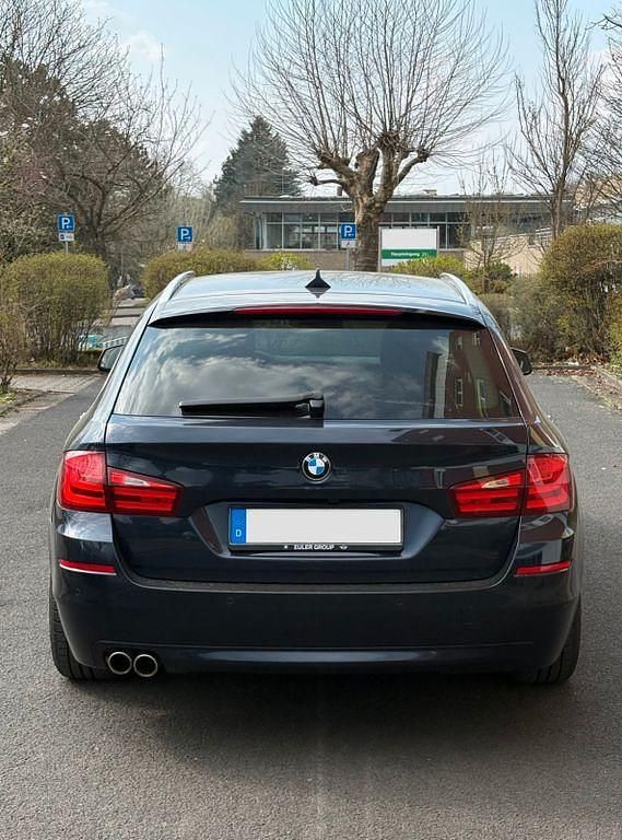 Gebraucht BMW 530 258 PS (189 kW) 2013 Blau Kombi
