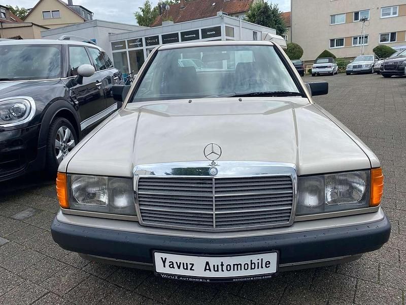 Gebraucht Mercedes 190 132 PS (97 kW) 1990 Farbe 7 Limousine