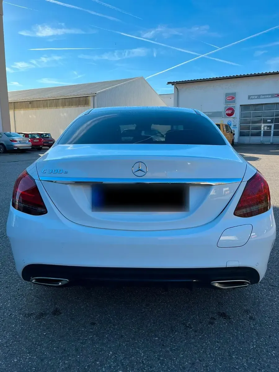 Gebraucht Mercedes C300e 320 PS (235 kW) 2020 Weiß Limousine