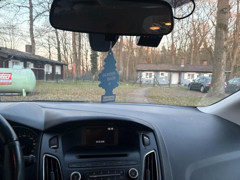 Gebraucht Ford Focus 95 PS (69 kW) 2016 Schwarz Kombi