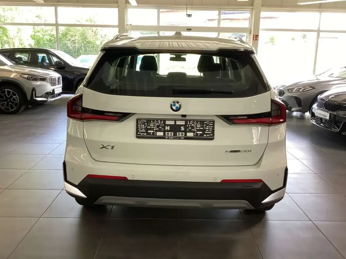 Second-hand BMW X1 170 CP (125 kW) 2025 Alb SUV