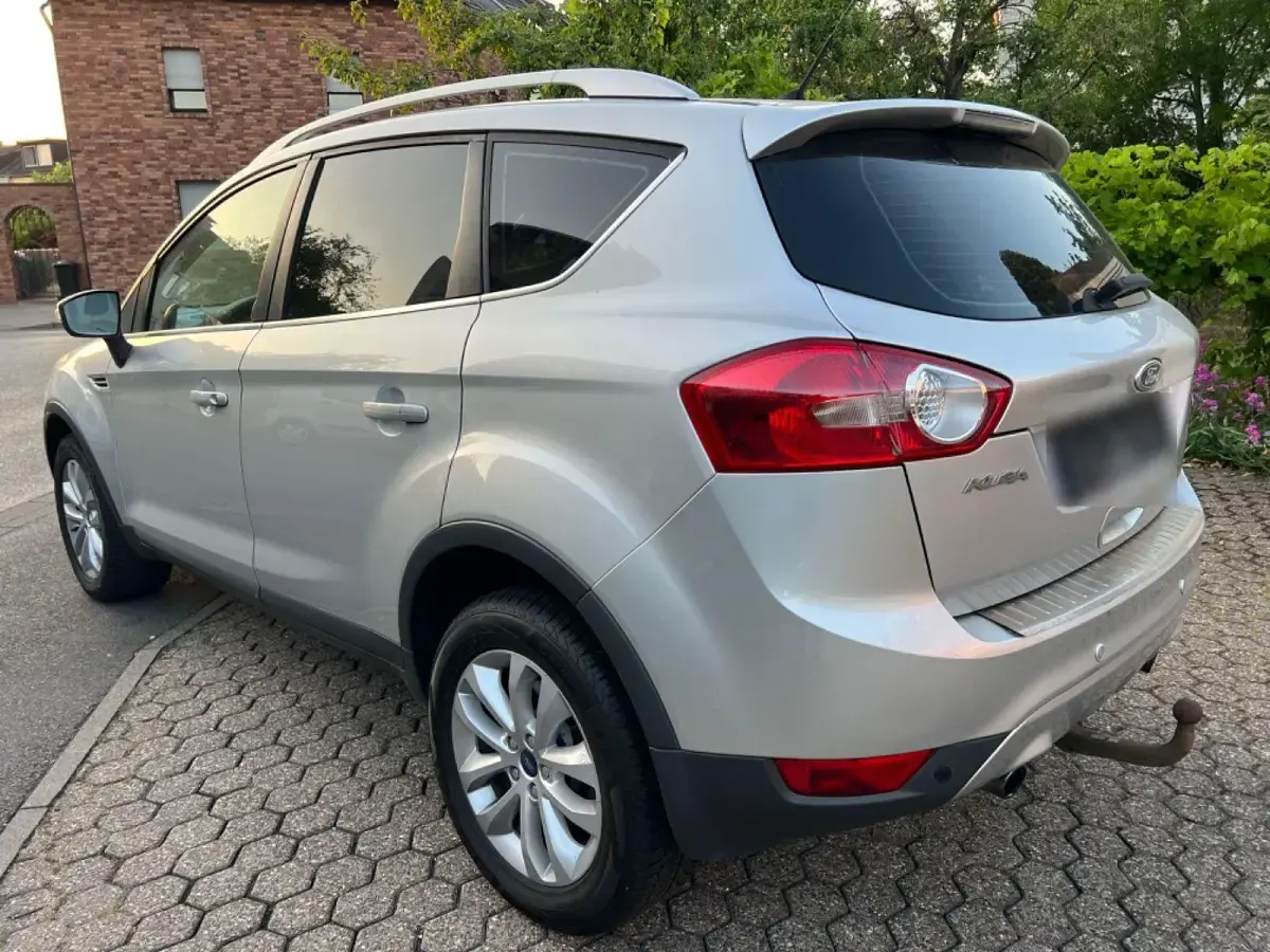 Gebraucht Ford Kuga 163 PS (119 kW) 2011 Silber SUV