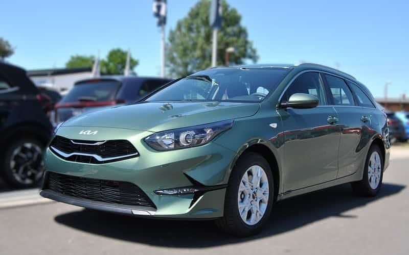 Grün Neu 2025 Kia Ceed Sportswagon Vision Kombi | 24.603 € (Guter Preis) - Bild 1/1