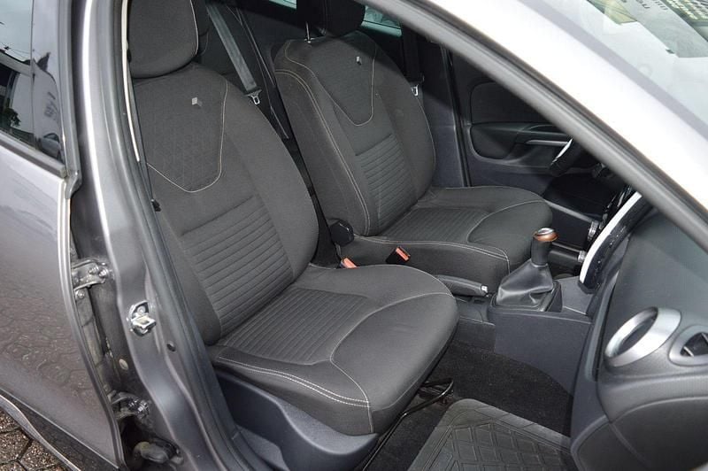 Gebraucht Renault Clio IV LIMITED 73 PS (53 kW) 2016 Grau Kleinwagen