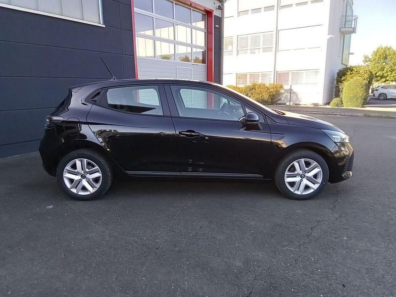 Używany Renault Clio V Evolution 91 KM (66 kW) 2025 Czarny Hatchback
