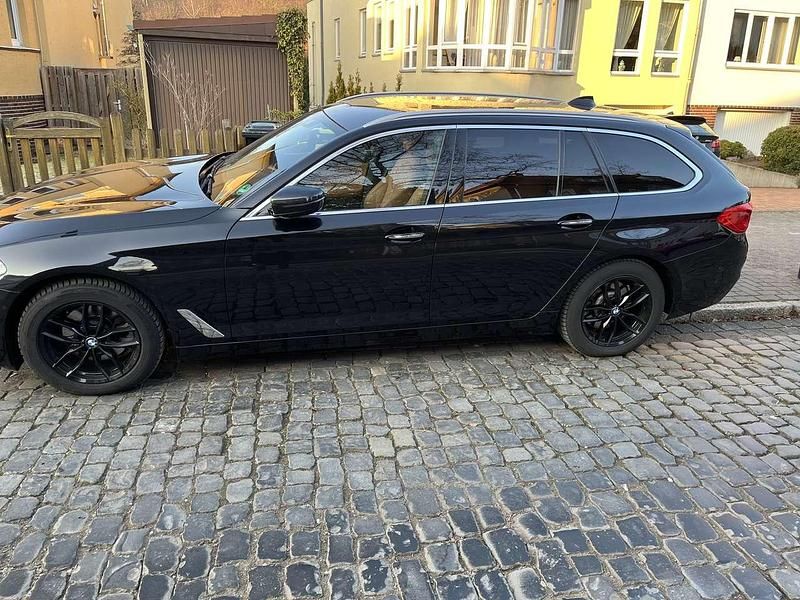 Gebraucht BMW 520 Luxury Line 190 PS (139 kW) 2018 Schwarz Kombi