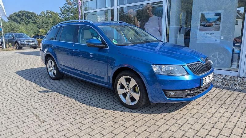 Blau Gebraucht 2014 Skoda Octavia Elegance Kombi | 10.290 € (Superpreis) - Bild 1/4