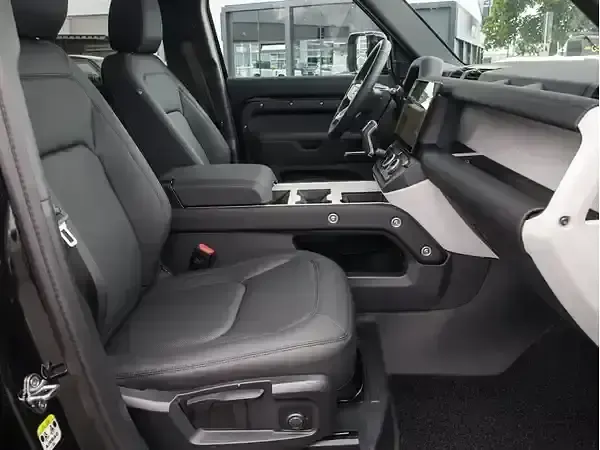 Neu Land Rover Defender 249 PS (183 kW) 2026 Santorini black SUV