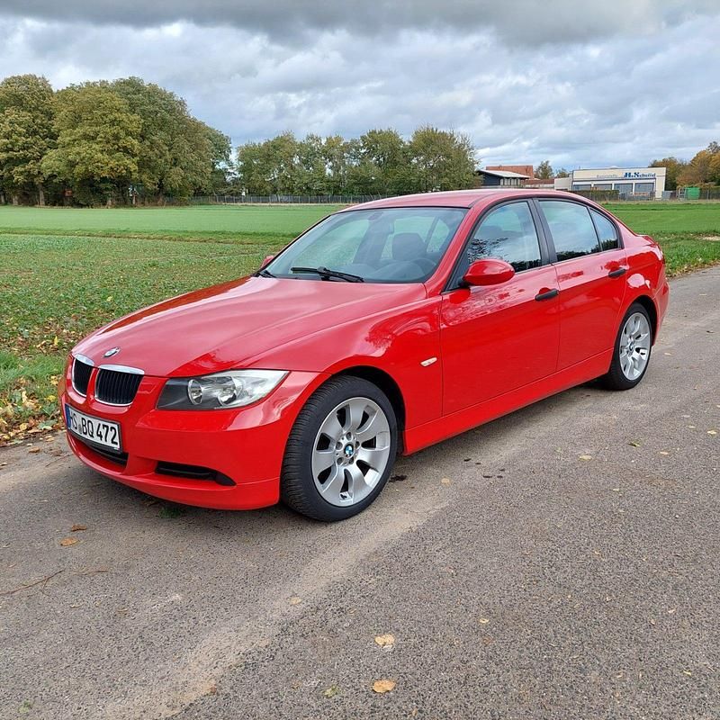 Rot Gebraucht 2005 BMW 320 Limousine | 2.799 € (Superpreis) - Bild 1/4