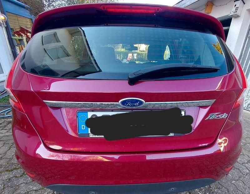Używany Ford Fiesta Titanium 97 KM (71 kW) 2012 Czerwony Hatchback