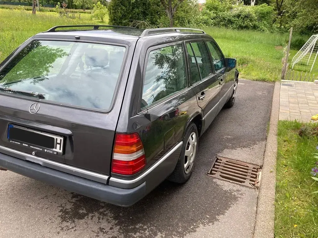 Gebraucht Mercedes 230 132 PS (97 kW) 1989 Blau Kombi