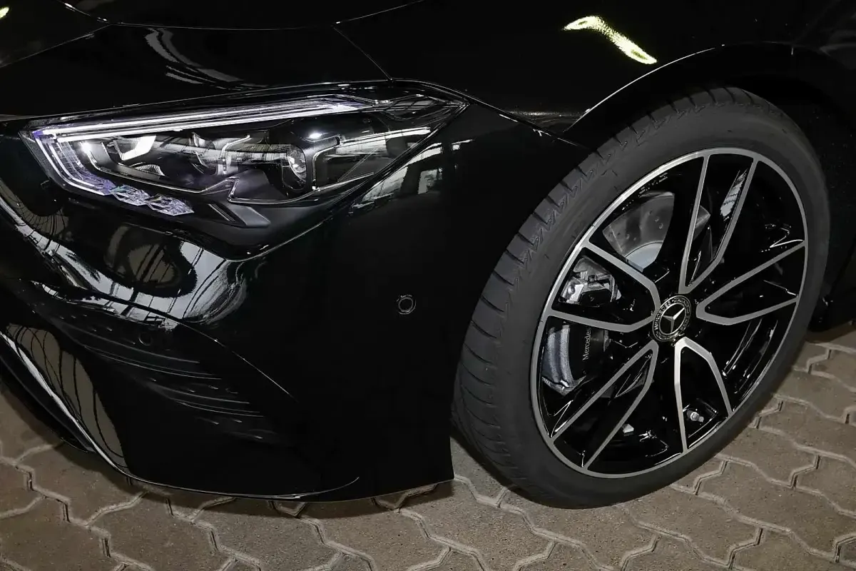 Gebraucht Mercedes CLA200 AMG 163 PS (119 kW) 2025 Metalliclack kosmosschwarz Coupé