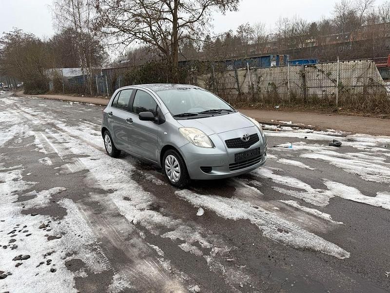 Gebraucht Toyota Yaris 87 PS (63 kW) 2009 Grau Kleinwagen