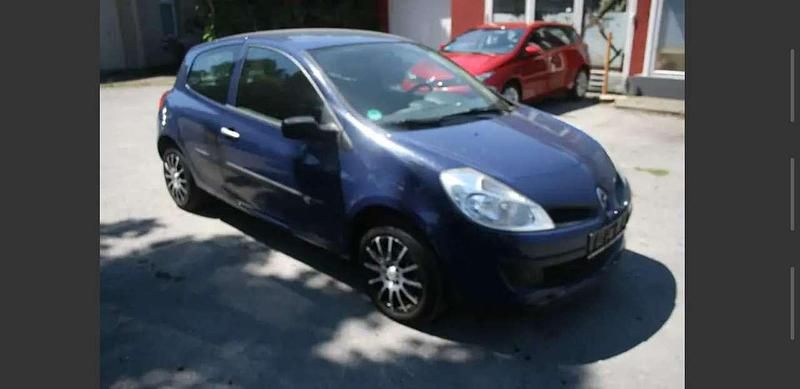 Blau Gebraucht 2009 Renault Clio II Extreme Limousine | 2.210 € (Guter Preis) - Bild 1/4