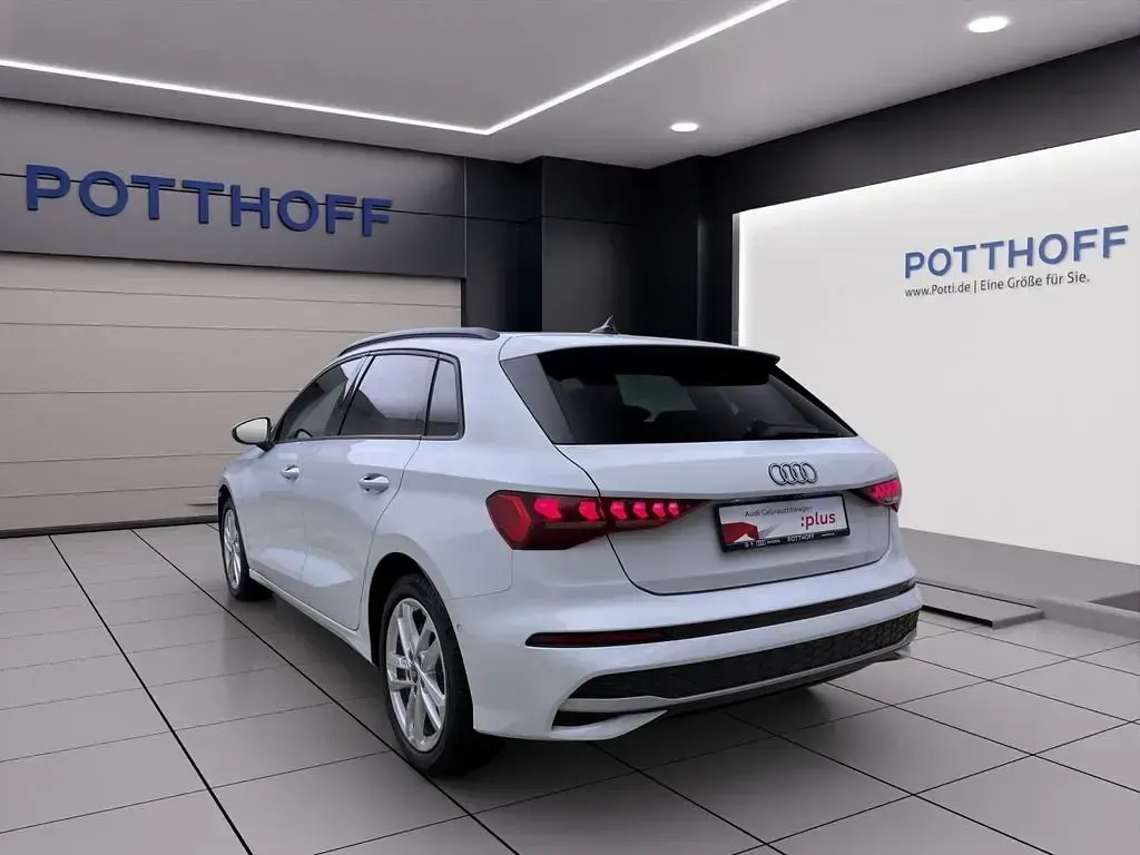 Gebraucht Audi A3 Ambiente 116 PS (85 kW) 2025 Gletscherweiß metallic Limousine