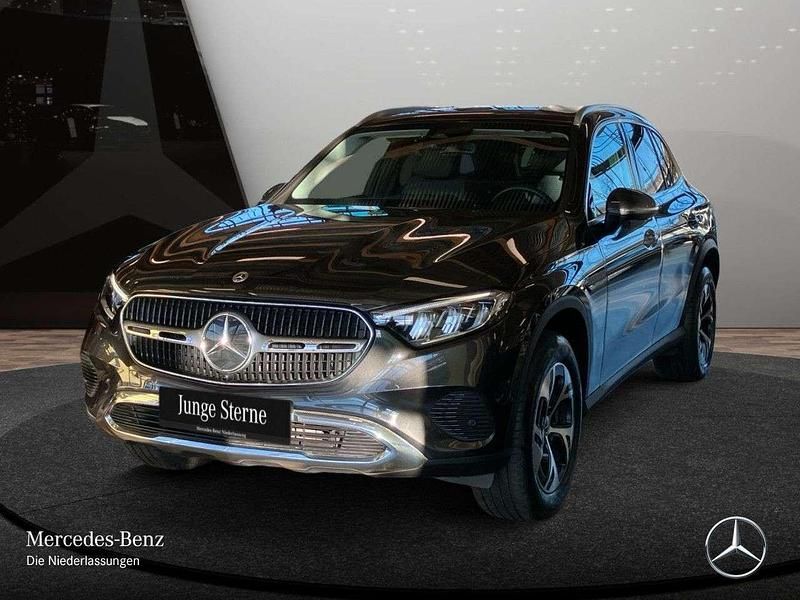 Gebraucht Mercedes GLC300e 204 PS (150 kW) 2023 Grau SUV