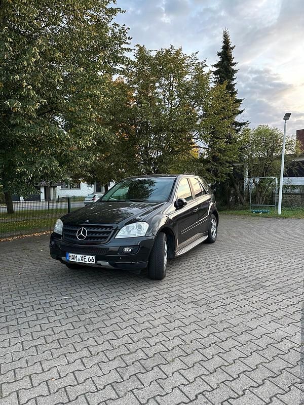 Schwarz Gebraucht 2005 Mercedes ML320 SUV | 6.000 € - Bild 1/4
