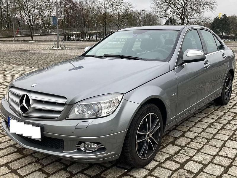 Grau Gebraucht 2007 Mercedes C230 Avantgarde Limousine | 7.900 € (Fairer Preis) - Bild 1/4
