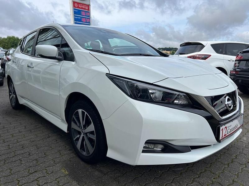 Weiß Gebraucht 2021 Nissan Leaf Acenta Kleinwagen | 14.499 € (Fairer Preis) - Bild 1/4