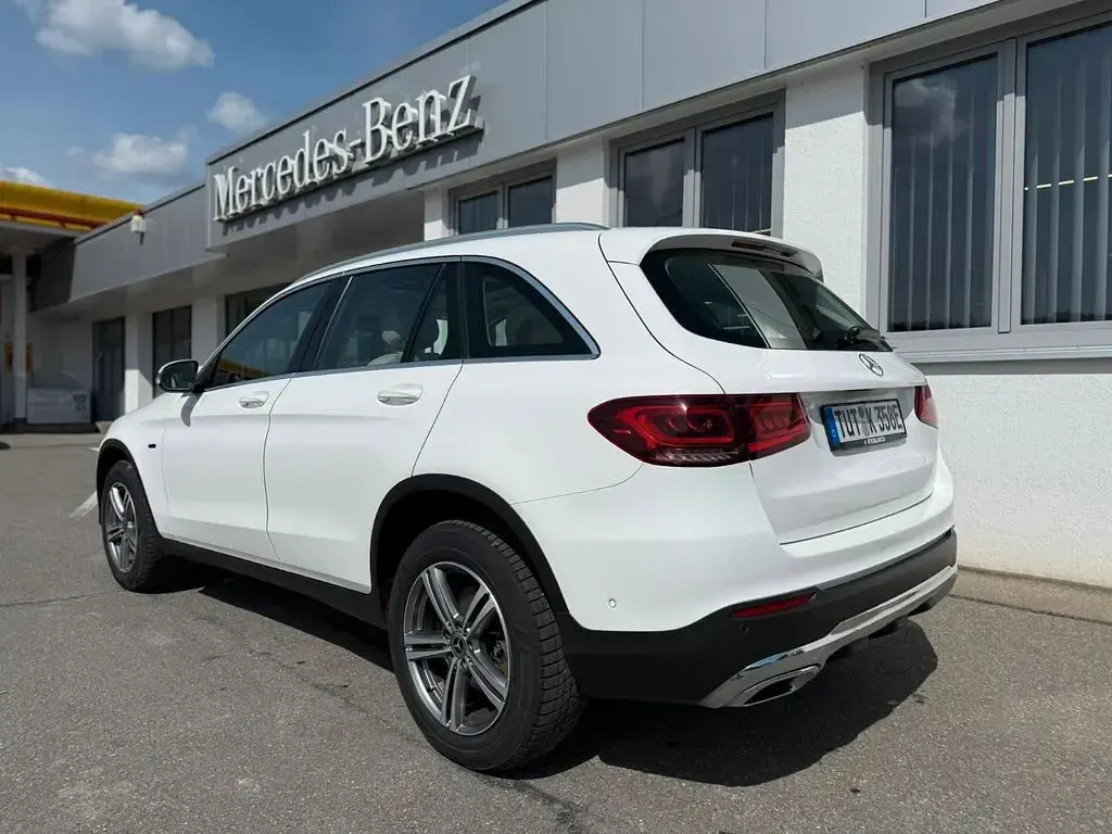 Gebraucht Mercedes GLC300e 306 PS (225 kW) 2021 Weiß SUV
