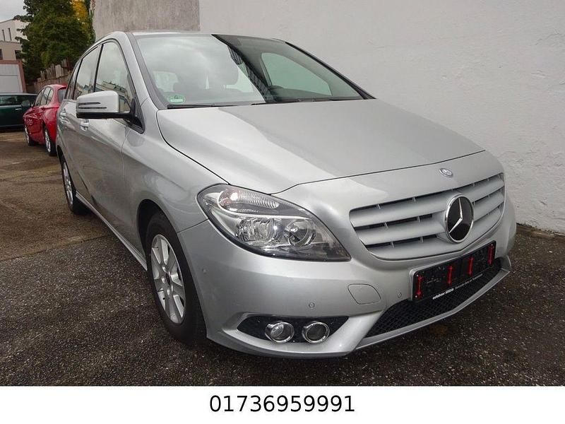 Gebraucht Mercedes B180 122 PS (89 kW) 2012 Silber Van / Kleinbus