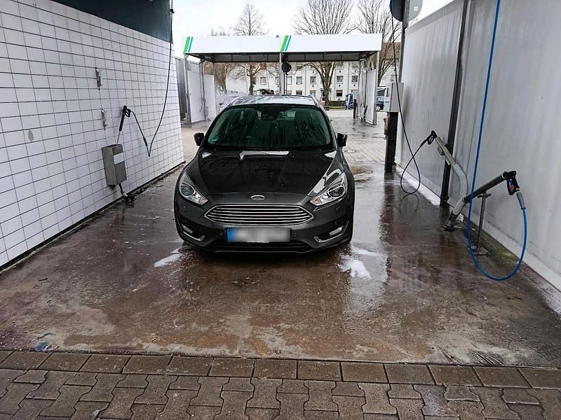 Usata Ford Focus 150 CV (110 kW) 2015 Grigio Station wagon