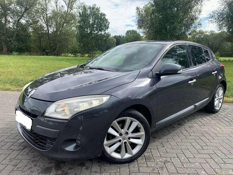 Grau Gebraucht 2008 Renault Mégane III Luxe Limousine | 2.200 € (Superpreis) - Bild 1/4