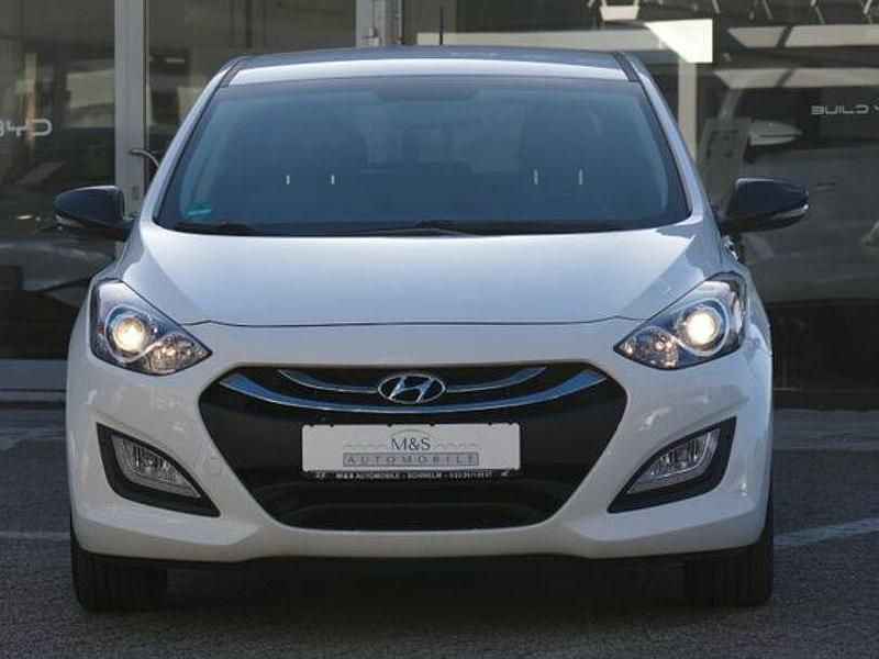 Gebraucht Hyundai i30 Edition 135 PS (99 kW) 2015 Weiß Limousine