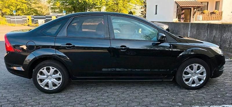 Używany Ford Focus 110 KM (80 kW) 2008 Czarny Sedan/Limuzyna