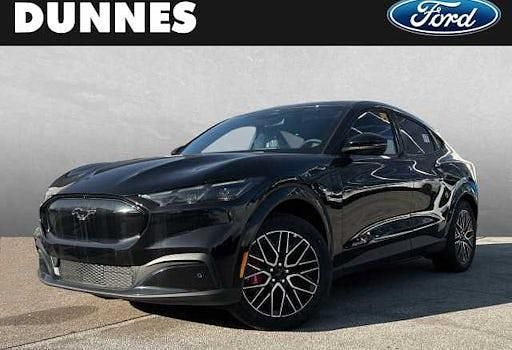Neu Ford Mustang Mach-E Standard Range 197 kW (269 PS) 2025 Schwarz SUV