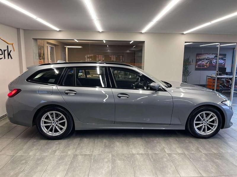 Gebraucht BMW 320e 190 PS (139 kW) 2022 Skyscraper grau Kombi