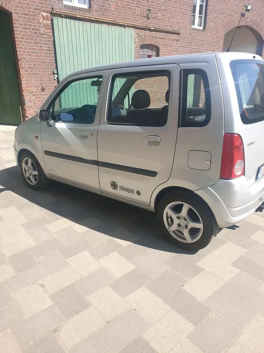 Gebraucht Opel Agila 60 PS (44 kW) 2005 Silber Van / Kleinbus