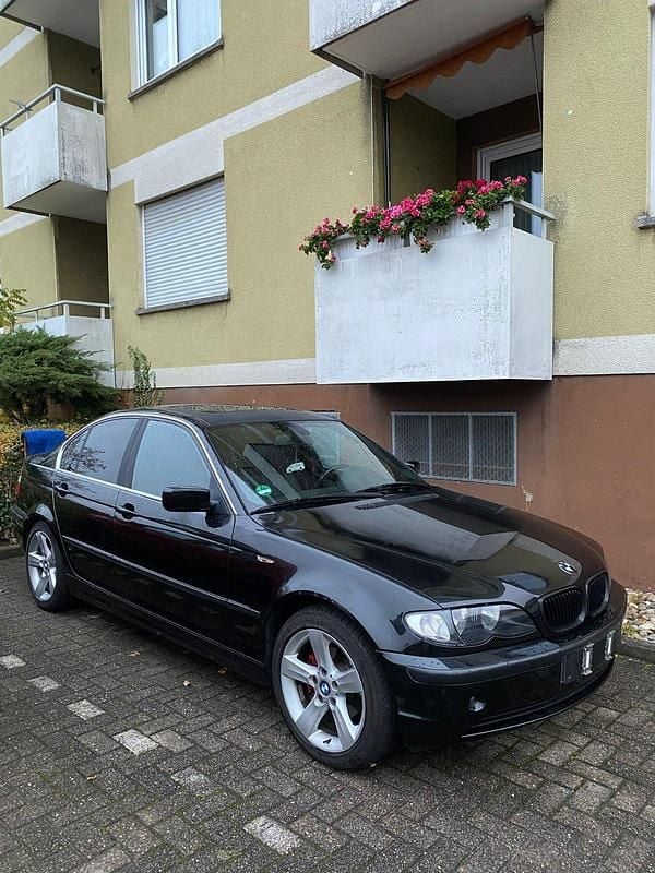 Schwarz Gebraucht 2004 BMW 318 Limousine | 3.750 € (Etwas zu teuer) - Bild 1/4