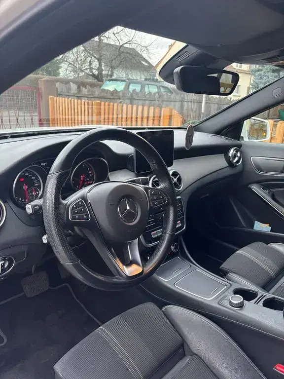 Gebraucht Mercedes GLA200 156 PS (114 kW) 2019 Weiß SUV