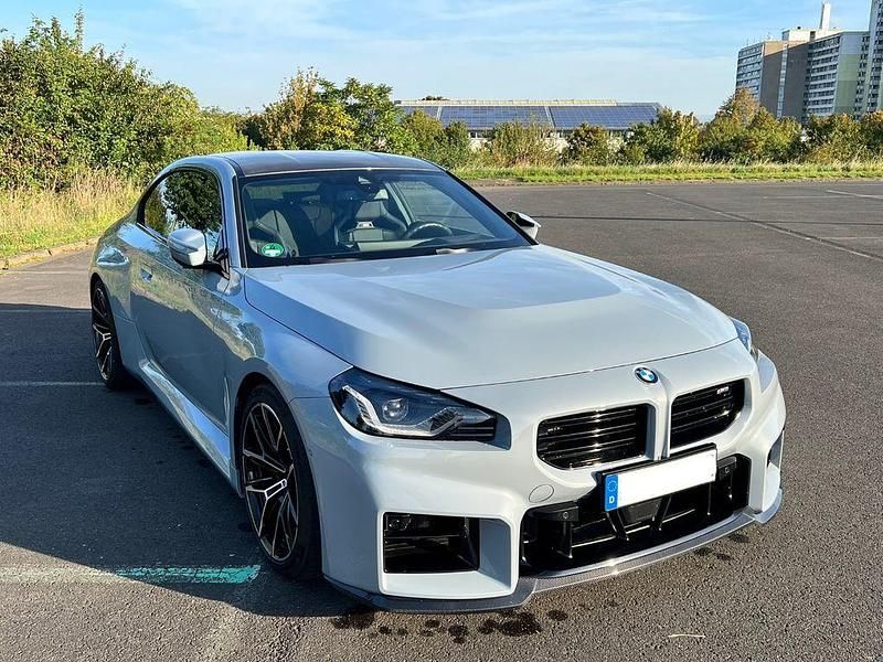 Grau Gebraucht 2024 BMW M2 M Performance Coupé | 76.300 € - Bild 1/4