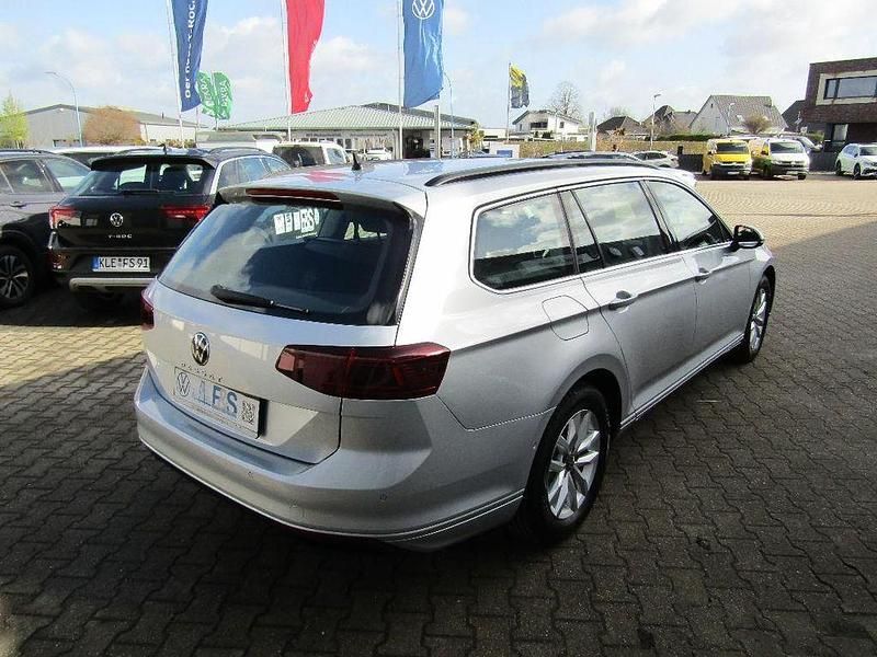 Gebraucht VW Passat IQ Drive 150 PS (110 kW) 2022 Silber Kombi