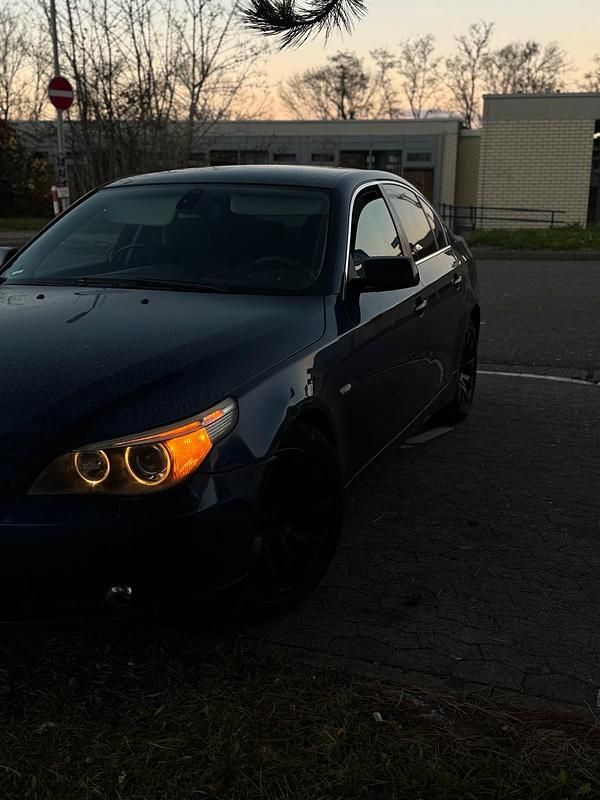 Blau Gebraucht 2004 BMW 525 Limousine | 2.500 € (Superpreis) - Bild 1/4