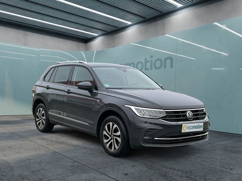 Grau Gebraucht 2022 VW Tiguan Active SUV | 28.800 € (Fairer Preis) - Bild 1/3
