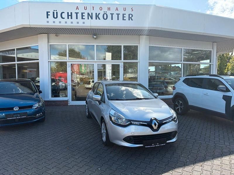 Silber Gebraucht 2015 Renault Clio IV Dynamique Limousine | 8.800 € (Fairer Preis) - Bild 1/4
