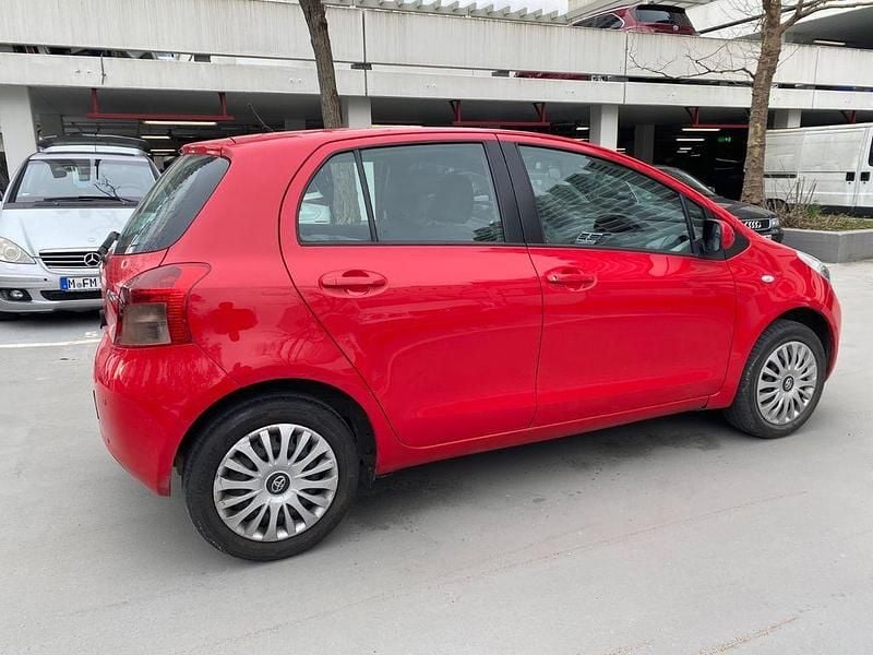 Gebraucht Toyota Yaris 69 PS (50 kW) 2008 Rot Kleinwagen