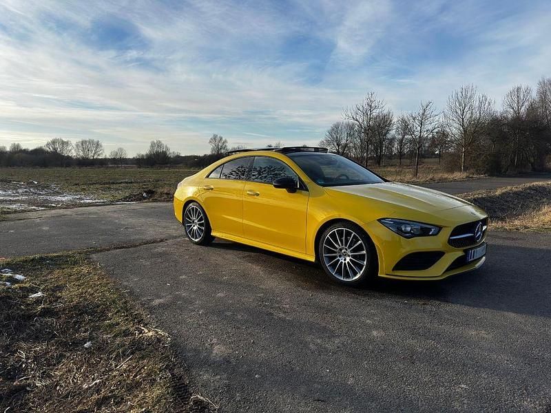 Gebraucht Mercedes CLA200 AMG line 163 PS (119 kW) 2021 Gelb Limousine