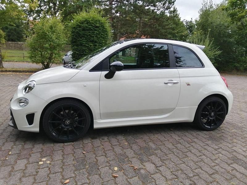 Weiß Gebraucht 2021 Abarth 595 Kleinwagen | 19.800 € (Guter Preis) - Bild 1/4