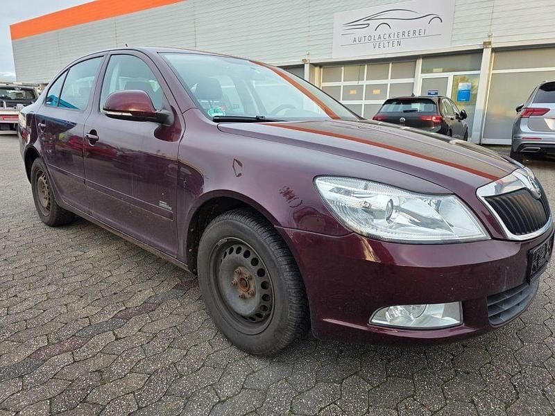 Gebraucht Skoda Octavia Family 105 PS (77 kW) 2011 Rot Limousine