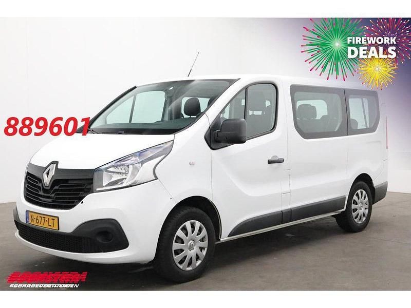 Weiß Gebraucht 2018 Renault Trafic Expression Van / Kleinbus | 11.675 € (Fairer Preis) - Bild 1/4