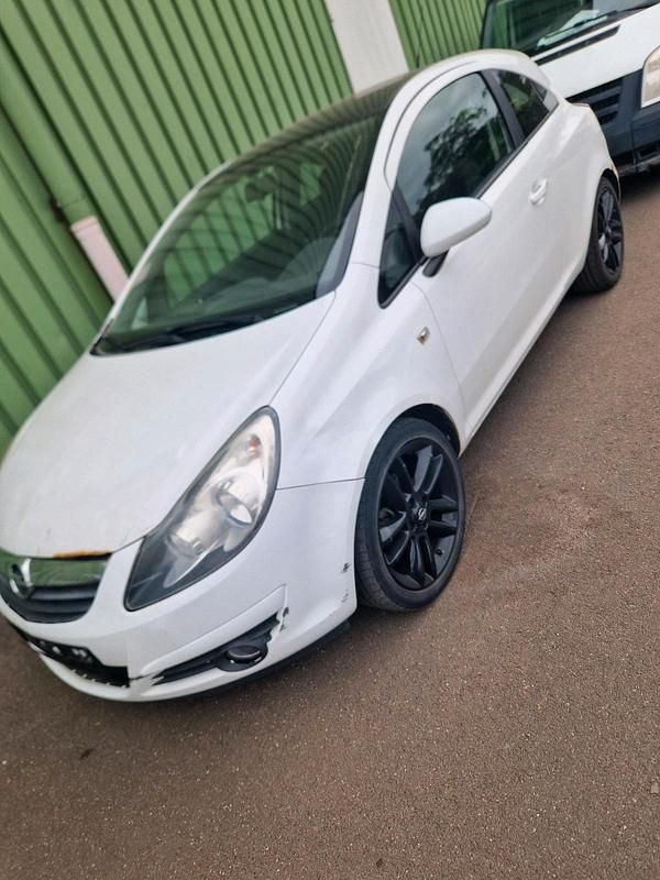 Weiß Gebraucht 2011 Opel Corsa Limousine | 950 € (Superpreis) - Bild 1/4