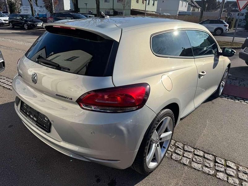 Gebraucht VW Scirocco 122 PS (89 kW) 2011 Silver leaf white gold Coupé