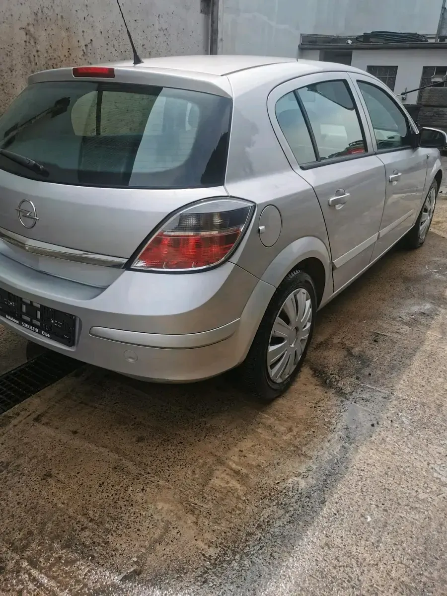 Gebraucht Opel Astra 90 PS (66 kW) 2007 Silber Kleinwagen