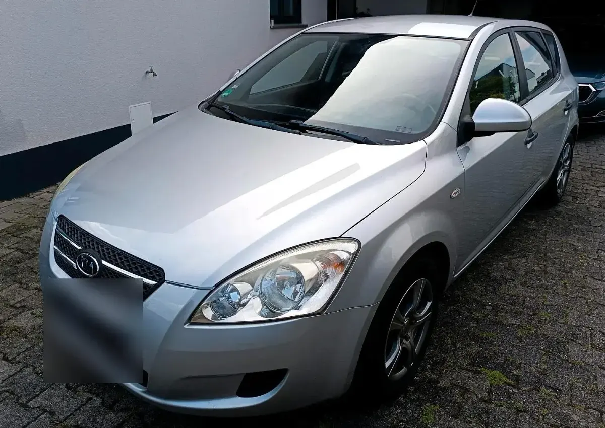 Gebraucht Kia Ceed 109 PS (80 kW) 2009 Silber Kleinwagen