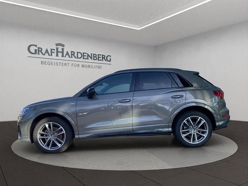 Neu Audi Q3 S-Line 150 PS (110 kW) 2025 Chronosgrau metallic SUV