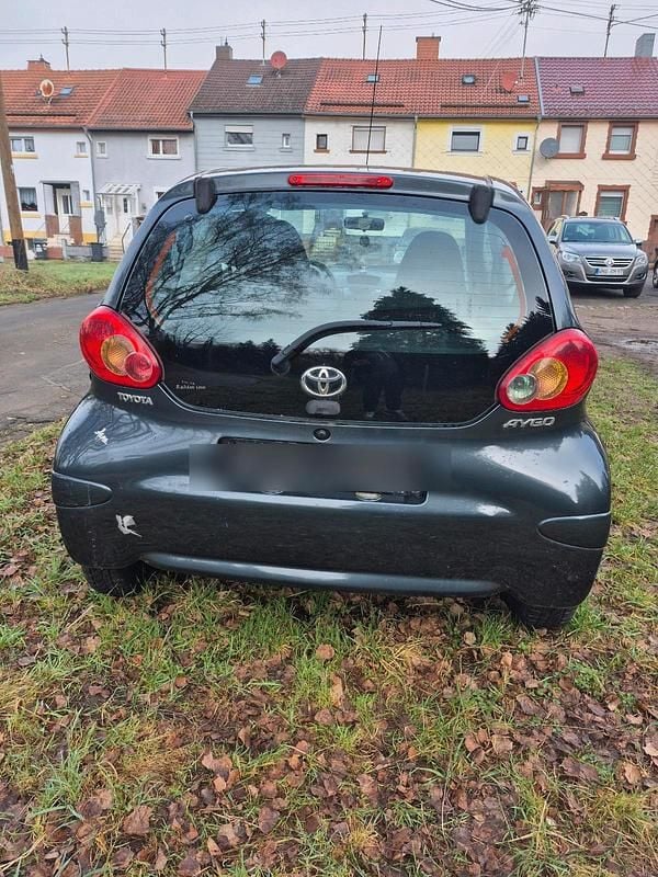 Gebraucht Toyota Aygo 69 PS (50 kW) 2007 Grau Kleinwagen